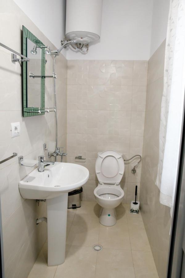 Logli Apartments Gjirokastra Kültér fotó
